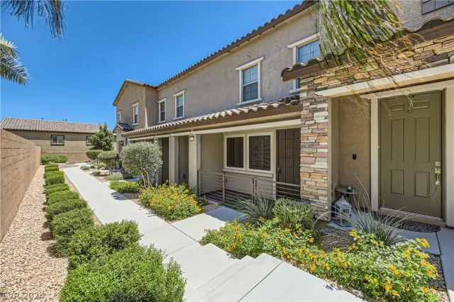 MLS: 2597972 Condo For Sale