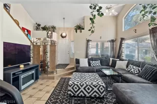 Photo #6: 2597976 Listing