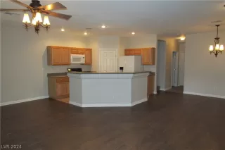 Photo #5: 2598007 Listing 