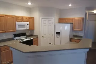 Photo #6: 2598007 Listing 