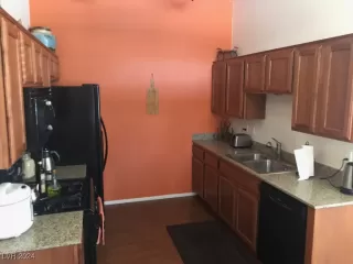 Photo #5: 2598023 Listing