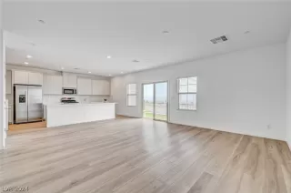 Photo #2: 2598029 Listing 