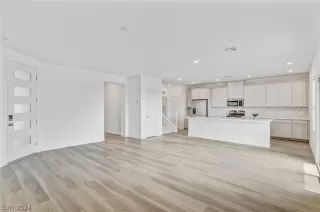 Photo #4: 2598029 Listing 