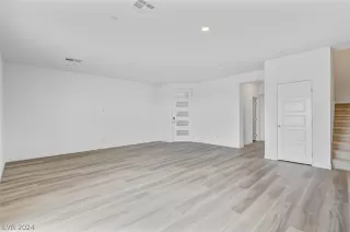 Photo #5: 2598029 Listing 