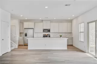 Photo #6: 2598029 Listing 