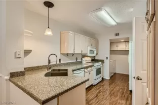 Photo #2: 2598101 Listing 