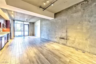 Photo #1: 2598103 Listing 