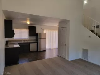 Photo #1: 2598141 Listing 