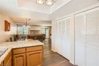 Photo #5: 2598180 Listing