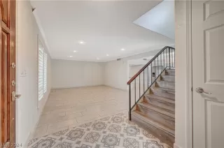 Photo #3: 2598216 Listing