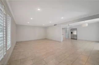 Photo #5: 2598216 Listing