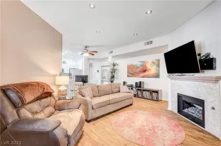 Photo #4: 2598225 Listing