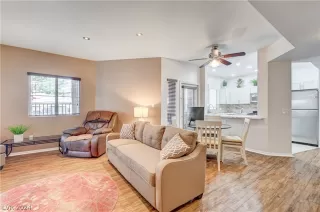 Photo #5: 2598225 Listing