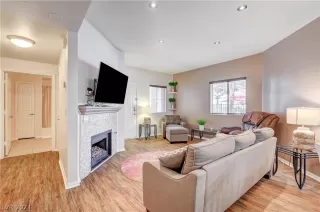 Photo #6: 2598225 Listing