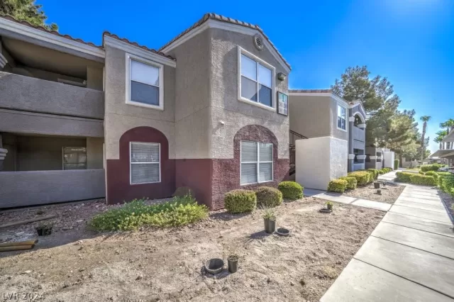 MLS: 2598230 Condo For Sale