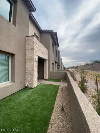 Photo #1: 2598232 Listing 