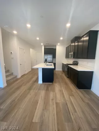 Photo #4: 2598232 Listing 