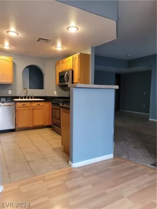 Photo #2: 2598249 Listing