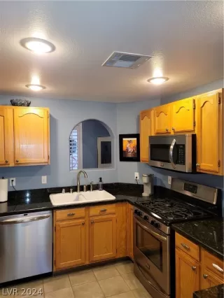 Photo #3: 2598249 Listing