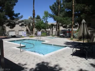 Photo #3: 2598261 Listing 
