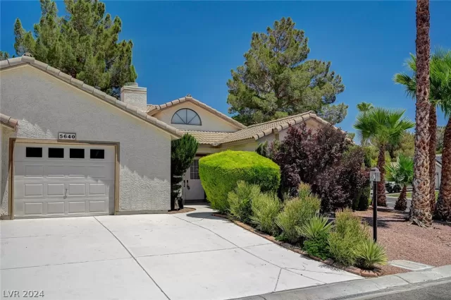 MLS: 2598300 Condo For Sale