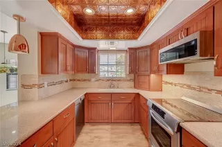 Photo #6: 2598300 Listing 