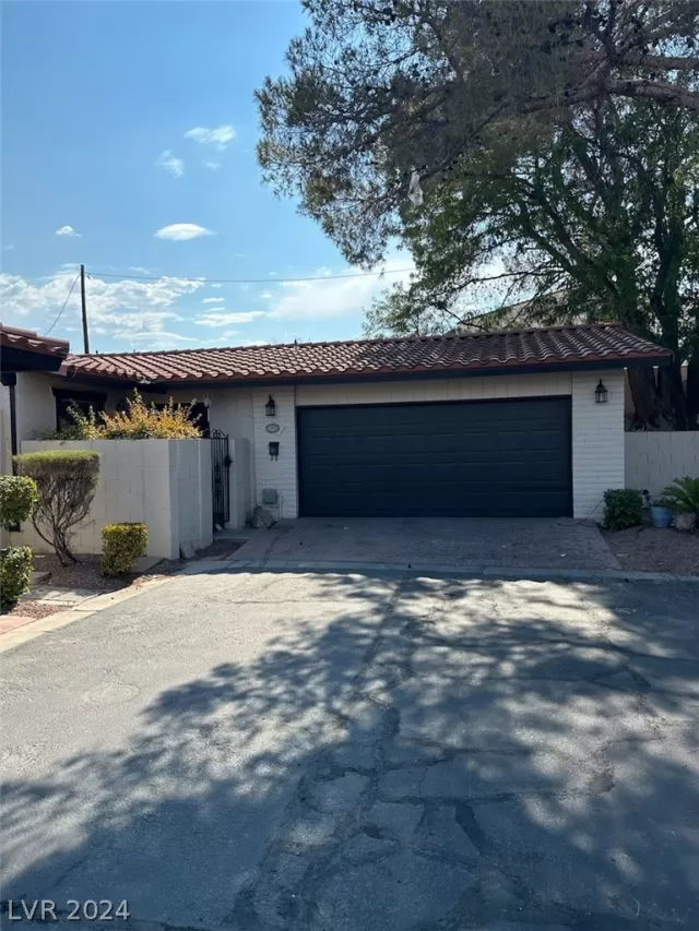 MLS: 2598311 Condo For Sale