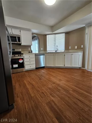 Photo #2: 2598311 Listing 