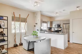 Photo #6: 2598324 Listing