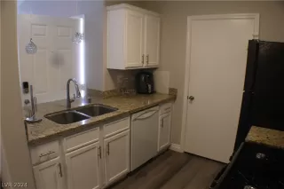 Photo #3: 2598327 Listing 