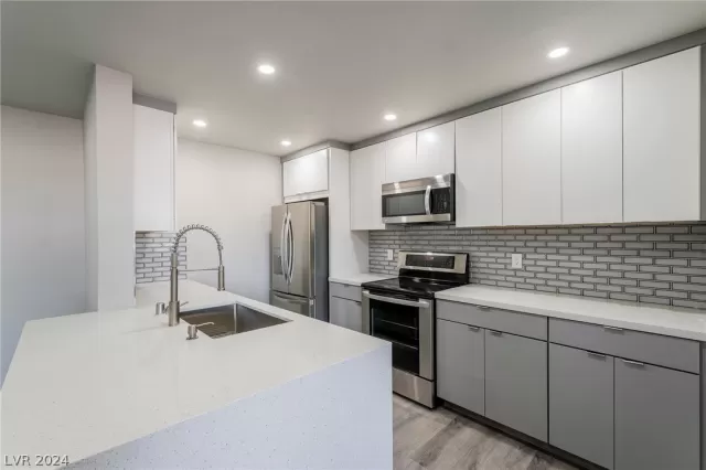 MLS: 2598332 Condo For Sale