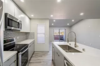 Photo #2: 2598332 Listing 