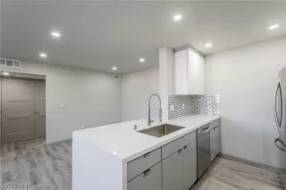 Photo #3: 2598332 Listing 