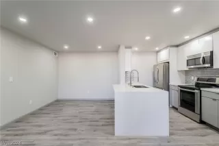 Photo #4: 2598332 Listing 