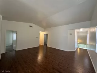 Photo #3: 2598340 Listing
