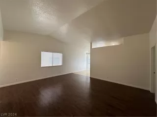 Photo #4: 2598340 Listing