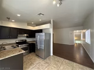 Photo #5: 2598340 Listing