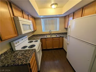 Photo #1: 2598348 Listing 