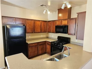 Photo #2: 2598352 Listing 