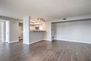 Photo #6: 2598377 Listing