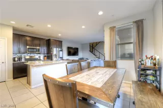 Photo #6: 2598381 Listing