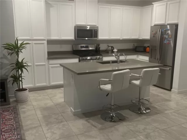 MLS: 2598389 Condo For Sale