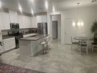 Photo #1: 2598389 Listing 