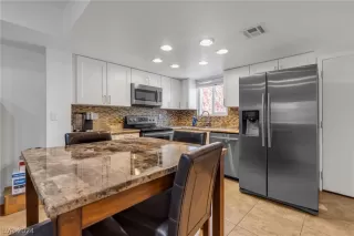 Photo #5: 2598469 Listing