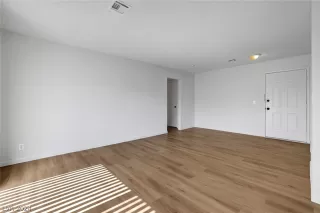 Photo #5: 2598474 Listing