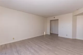 Photo #6: 2598495 Listing