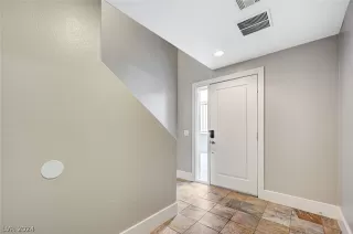 Photo #3: 2598555 Listing