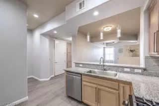 Photo #4: 2598559 Listing