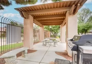 Photo #3: 2598573 Listing