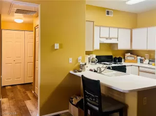 Photo #6: 2598573 Listing